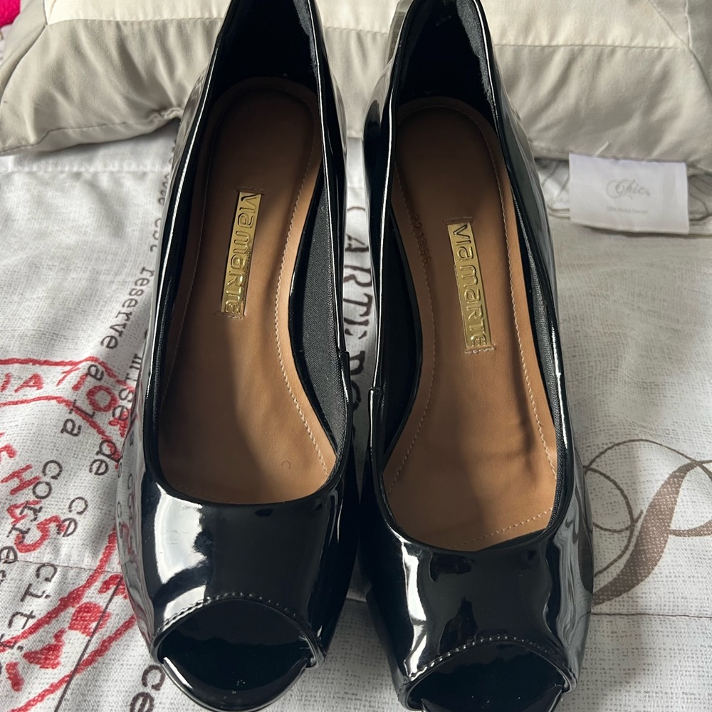 Peep-toe heels